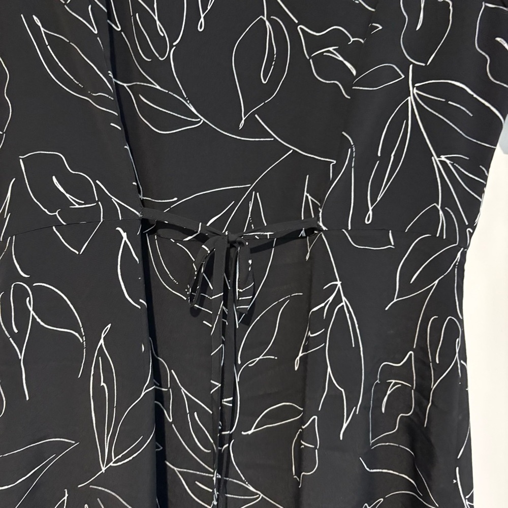 All:Row‎ Floral V Neck Button Front Dress Black - Picture 5 of 6